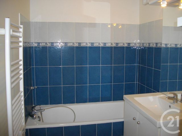 Appartement F2 &agrave; louer - 2 pi&egrave;ces - 46,60 m2 - Bagnols Sur Ceze - 30 - LANGUEDOC-ROUSSILLON