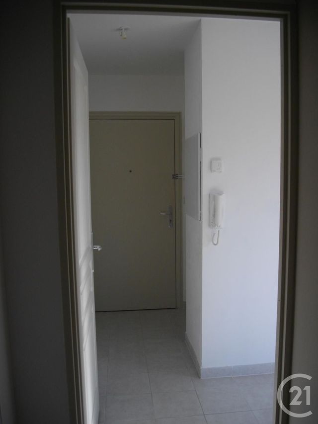 Appartement F2 &agrave; louer - 2 pi&egrave;ces - 46,60 m2 - Bagnols Sur Ceze - 30 - LANGUEDOC-ROUSSILLON