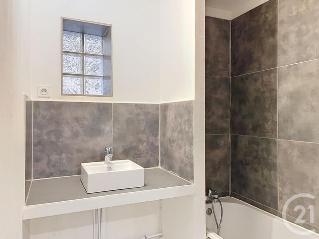 Appartement F1 &agrave; louer - 1 pi&egrave;ce - 24,82 m2 - Bagnols Sur Ceze - 30 - LANGUEDOC-ROUSSILLON