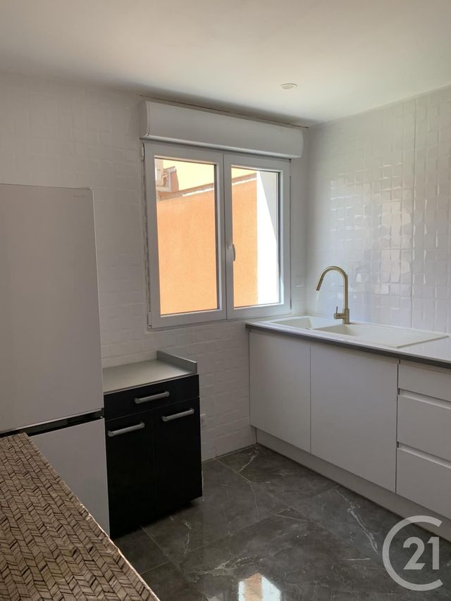 Appartement F1 &agrave; louer - 1 pi&egrave;ce - 44 m2 - Bagnols Sur Ceze - 30 - LANGUEDOC-ROUSSILLON