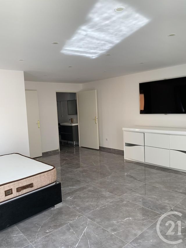 Appartement F1 &agrave; louer - 1 pi&egrave;ce - 44 m2 - Bagnols Sur Ceze - 30 - LANGUEDOC-ROUSSILLON