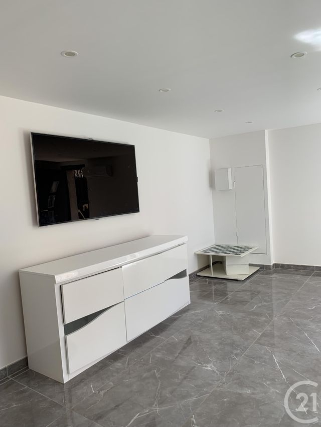 Appartement F1 &agrave; louer - 1 pi&egrave;ce - 44 m2 - Bagnols Sur Ceze - 30 - LANGUEDOC-ROUSSILLON