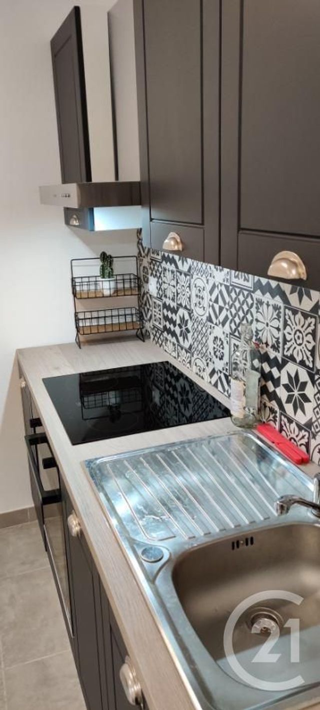 Appartement F1 &agrave; louer - 1 pi&egrave;ce - 20 m2 - Bagnols Sur Ceze - 30 - LANGUEDOC-ROUSSILLON