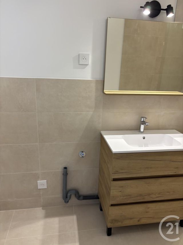 Appartement &agrave; louer - 2 pi&egrave;ces - 53,64 m2 - Bagnols Sur Ceze - 30 - LANGUEDOC-ROUSSILLON
