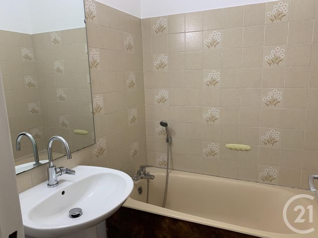 Appartement F1 &agrave; louer - 1 pi&egrave;ce - 27,50 m2 - Bagnols Sur Ceze - 30 - LANGUEDOC-ROUSSILLON