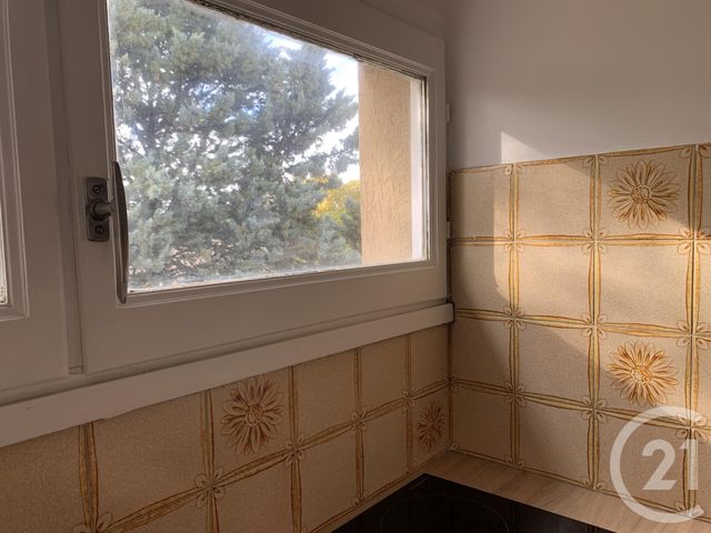 Appartement F1 &agrave; louer - 1 pi&egrave;ce - 27,50 m2 - Bagnols Sur Ceze - 30 - LANGUEDOC-ROUSSILLON