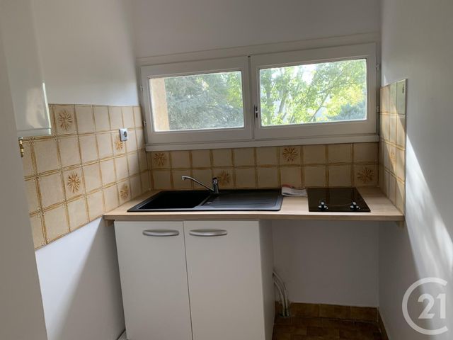 Appartement F1 &agrave; louer - 1 pi&egrave;ce - 27,50 m2 - Bagnols Sur Ceze - 30 - LANGUEDOC-ROUSSILLON