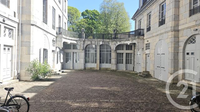 Appartement F4 &agrave; louer - 3 pi&egrave;ces - 107 m2 - Besancon - 25 - FRANCHE-COMTE