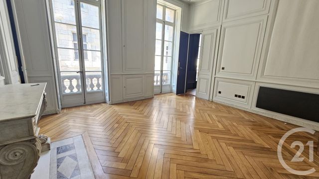 Appartement F4 &agrave; louer - 3 pi&egrave;ces - 107 m2 - Besancon - 25 - FRANCHE-COMTE