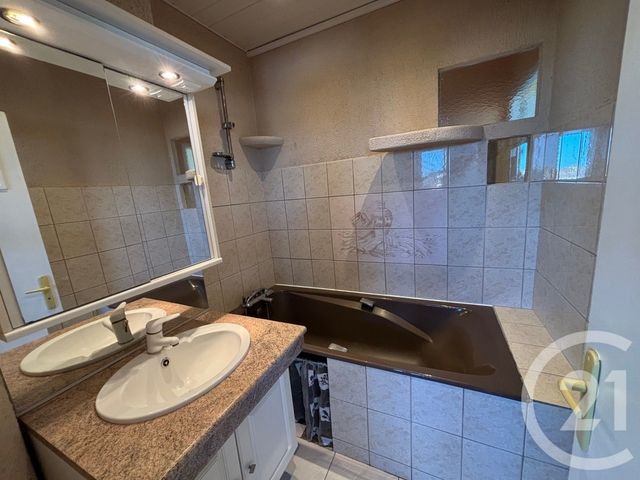 Appartement F4 &agrave; louer - 4 pi&egrave;ces - 63 m2 - Besancon - 25 - FRANCHE-COMTE