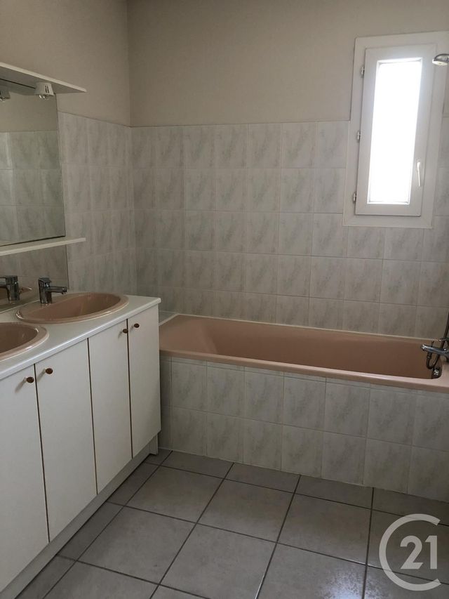 Appartement F3 &agrave; louer - 3 pi&egrave;ces - 68 m2 - Besancon - 25 - FRANCHE-COMTE