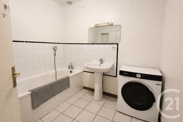 Appartement F2 &agrave; louer - 2 pi&egrave;ces - 62,38 m2 - Franois - 25 - FRANCHE-COMTE