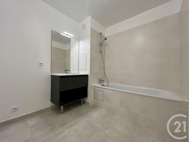 Appartement F3 à louer - 3 pièces - 64,74 m2 - Evry - 91 - ILE-DE-FRANCE