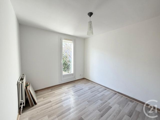 Maison &agrave; louer - 5 pi&egrave;ces - 90,18 m2 - Evry - 91 - ILE-DE-FRANCE