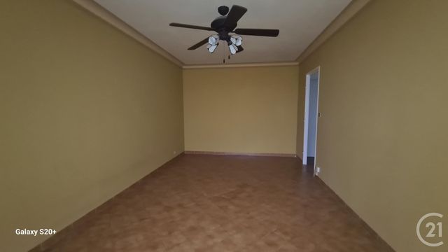 Appartement T3 &agrave; louer - 3 pi&egrave;ces - 61,90 m2 - Arles - 13 - PROVENCE-ALPES-COTE-D-AZUR