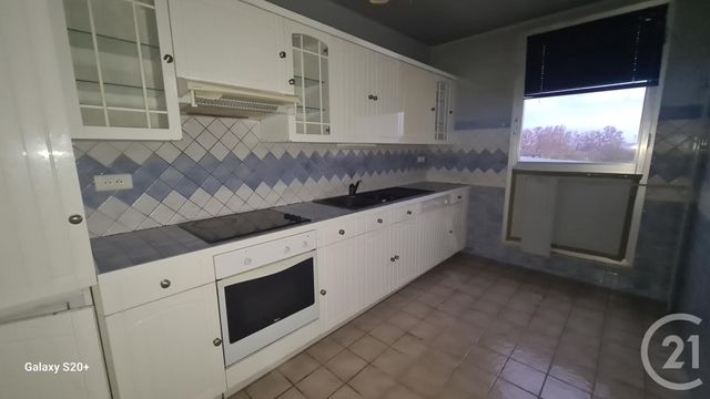 Appartement T3 &agrave; louer - 3 pi&egrave;ces - 61,90 m2 - Arles - 13 - PROVENCE-ALPES-COTE-D-AZUR
