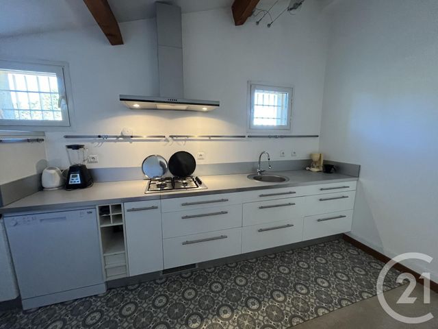 Appartement F4 &agrave; louer - 4 pi&egrave;ces - 72,30 m2 - Arles - 13 - PROVENCE-ALPES-COTE-D-AZUR