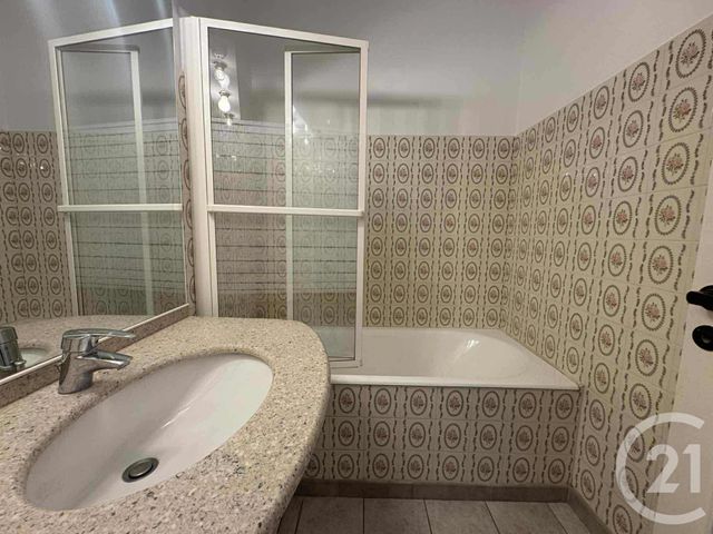 Appartement T3 &agrave; louer - 3 pi&egrave;ces - 65 m2 - Arles - 13 - PROVENCE-ALPES-COTE-D-AZUR