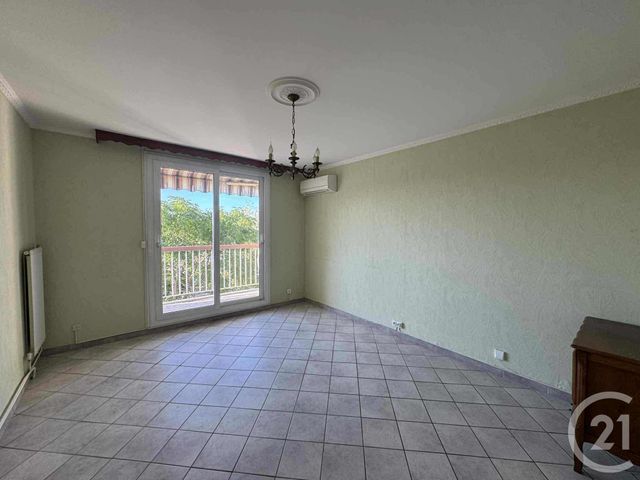 Appartement T3 &agrave; louer - 3 pi&egrave;ces - 65 m2 - Arles - 13 - PROVENCE-ALPES-COTE-D-AZUR