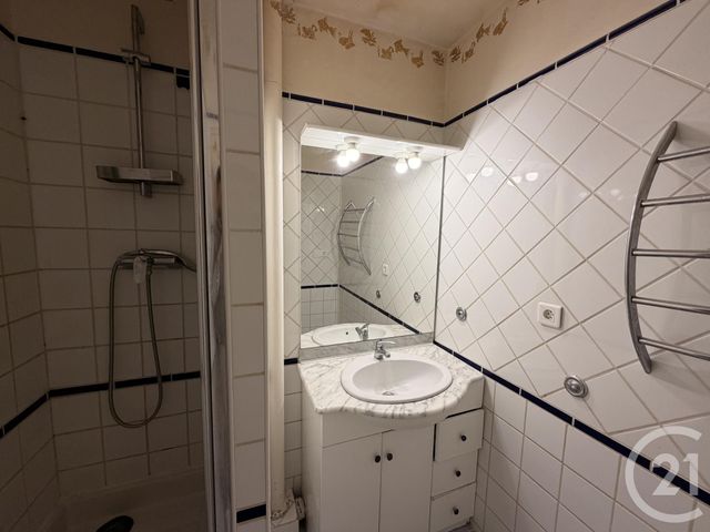 Appartement T4 &agrave; louer - 4 pi&egrave;ces - 73,40 m2 - Arles - 13 - PROVENCE-ALPES-COTE-D-AZUR