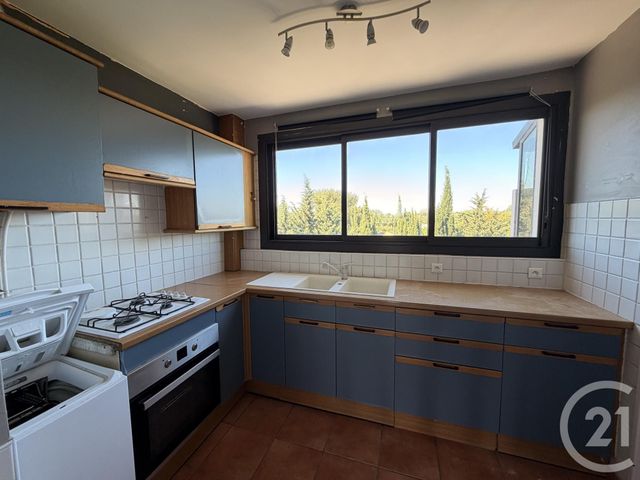 Appartement T4 &agrave; louer - 4 pi&egrave;ces - 73,40 m2 - Arles - 13 - PROVENCE-ALPES-COTE-D-AZUR