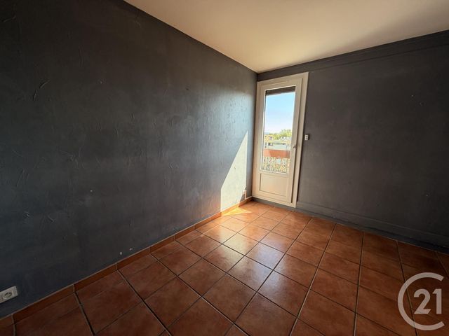 Appartement T4 &agrave; louer - 4 pi&egrave;ces - 73,40 m2 - Arles - 13 - PROVENCE-ALPES-COTE-D-AZUR