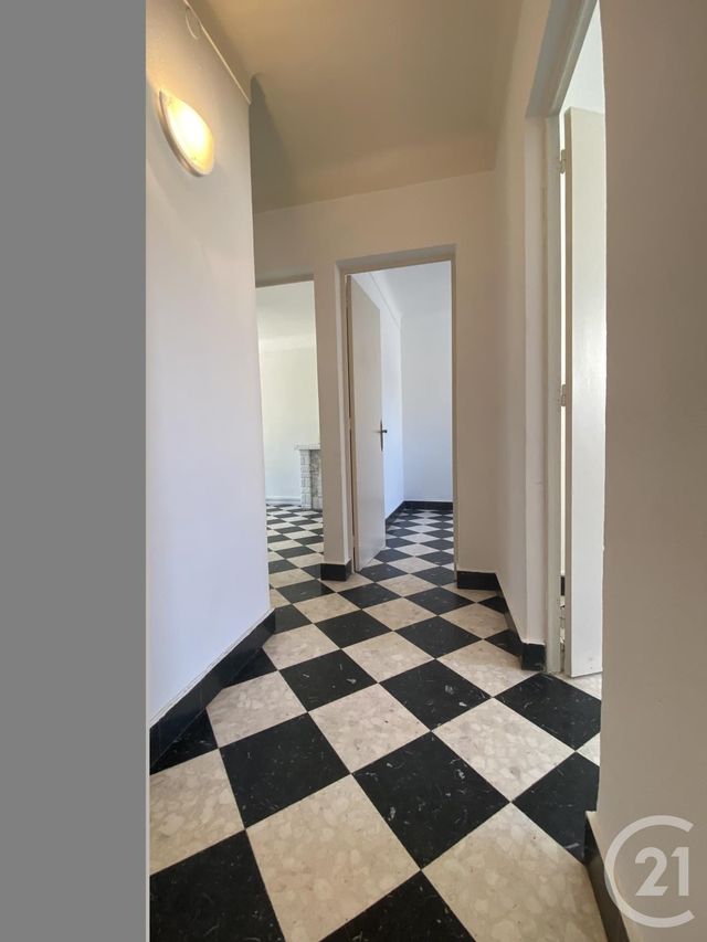 Appartement T4 &agrave; louer - 4 pi&egrave;ces - 87,17 m2 - Fourques - 30 - LANGUEDOC-ROUSSILLON