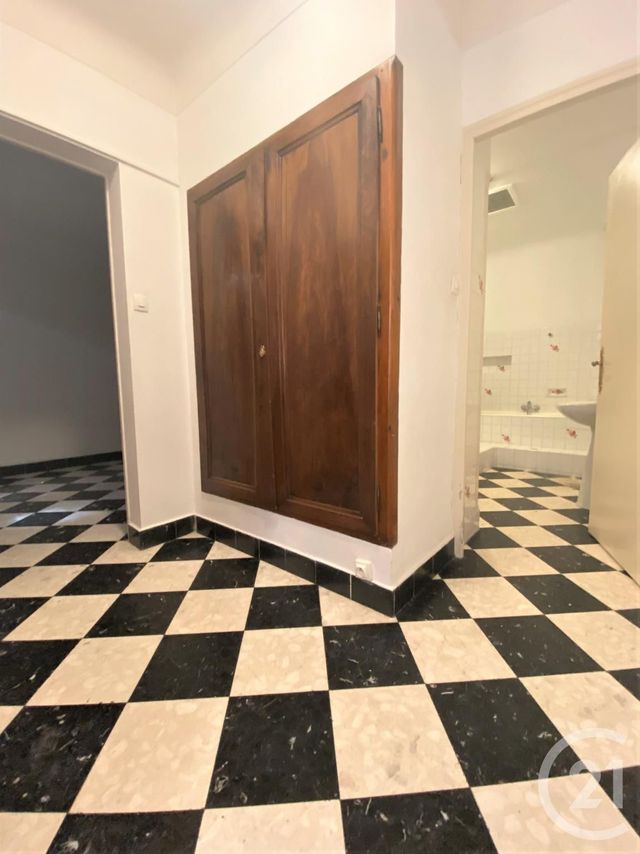 Appartement T4 &agrave; louer - 4 pi&egrave;ces - 87,17 m2 - Fourques - 30 - LANGUEDOC-ROUSSILLON