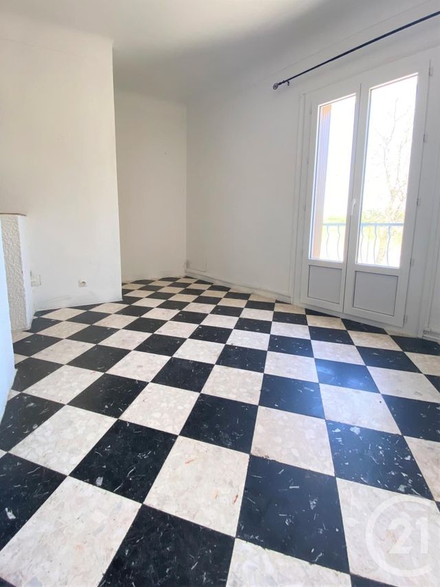 Appartement T4 &agrave; louer - 4 pi&egrave;ces - 87,17 m2 - Fourques - 30 - LANGUEDOC-ROUSSILLON