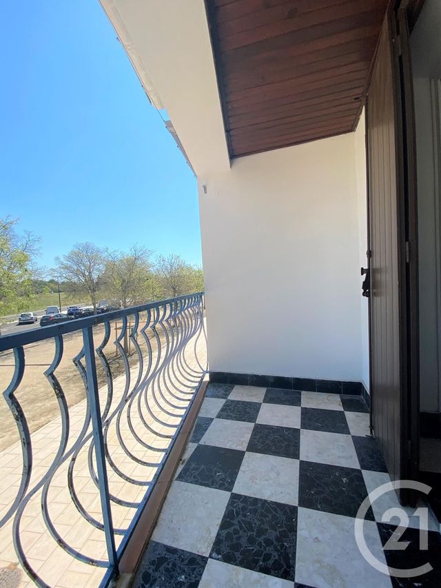 Appartement T4 &agrave; louer - 4 pi&egrave;ces - 87,17 m2 - Fourques - 30 - LANGUEDOC-ROUSSILLON