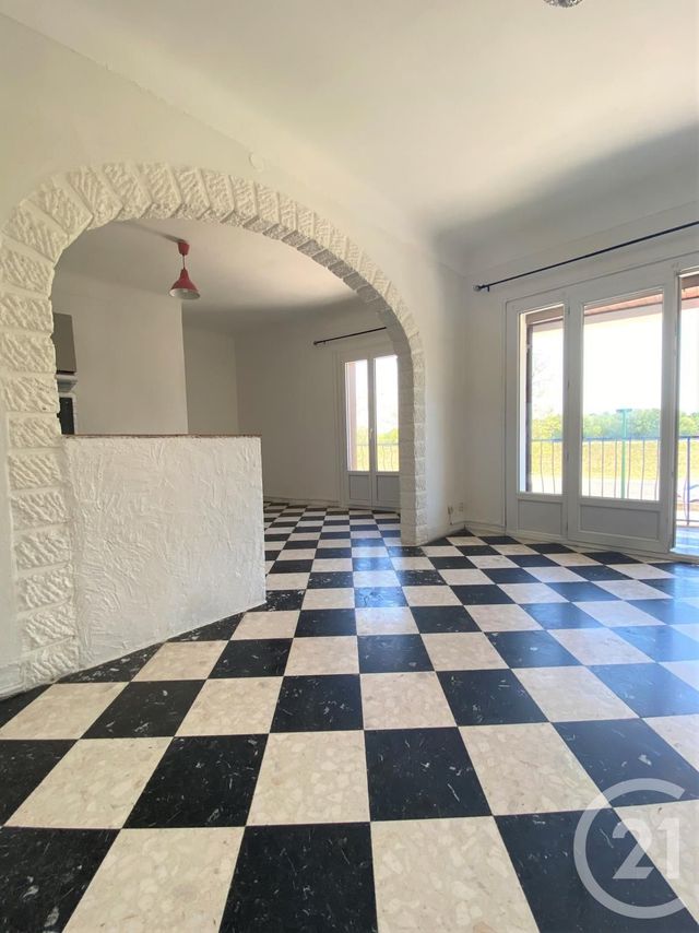 Appartement T4 &agrave; louer - 4 pi&egrave;ces - 87,17 m2 - Fourques - 30 - LANGUEDOC-ROUSSILLON