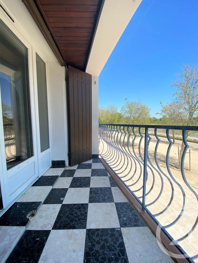 Appartement T4 &agrave; louer - 4 pi&egrave;ces - 87,17 m2 - Fourques - 30 - LANGUEDOC-ROUSSILLON