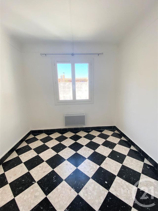 Appartement T4 &agrave; louer - 4 pi&egrave;ces - 87,17 m2 - Fourques - 30 - LANGUEDOC-ROUSSILLON