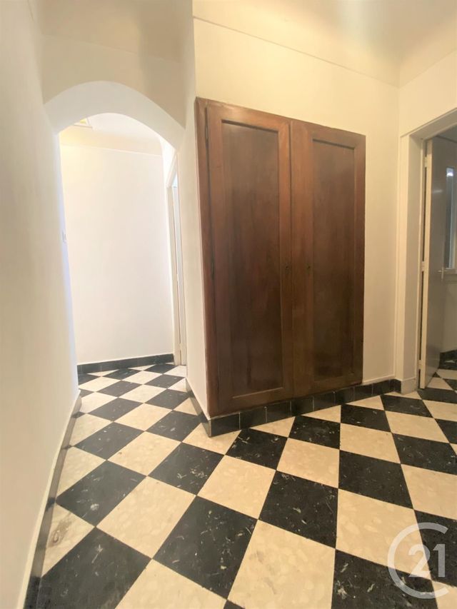 Appartement T4 &agrave; louer - 4 pi&egrave;ces - 87,17 m2 - Fourques - 30 - LANGUEDOC-ROUSSILLON