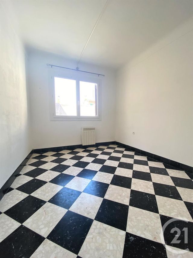 Appartement T4 &agrave; louer - 4 pi&egrave;ces - 87,17 m2 - Fourques - 30 - LANGUEDOC-ROUSSILLON