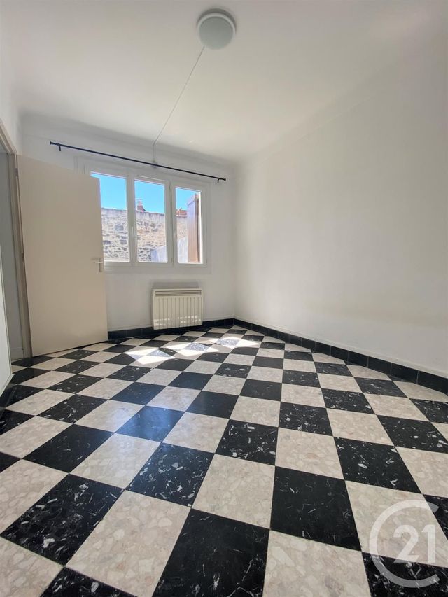 Appartement T4 &agrave; louer - 4 pi&egrave;ces - 87,17 m2 - Fourques - 30 - LANGUEDOC-ROUSSILLON