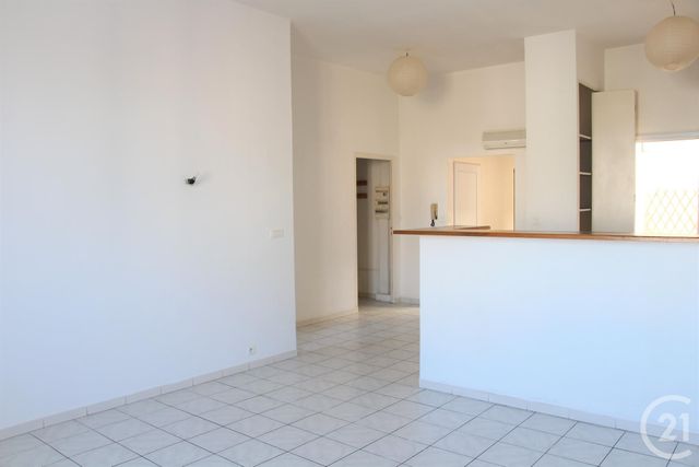 Appartement F3 &agrave; louer - 3 pi&egrave;ces - 67,40 m2 - Arles - 13 - PROVENCE-ALPES-COTE-D-AZUR