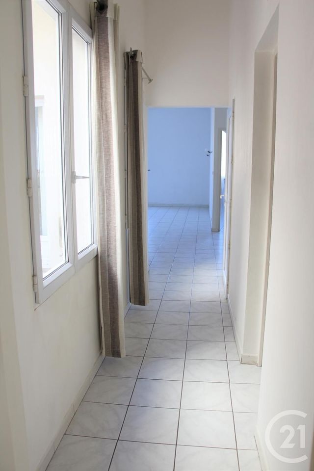 Appartement F3 &agrave; louer - 3 pi&egrave;ces - 67,40 m2 - Arles - 13 - PROVENCE-ALPES-COTE-D-AZUR