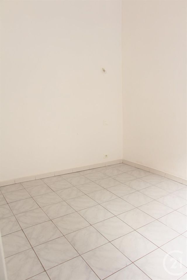 Appartement F3 &agrave; louer - 3 pi&egrave;ces - 67,40 m2 - Arles - 13 - PROVENCE-ALPES-COTE-D-AZUR