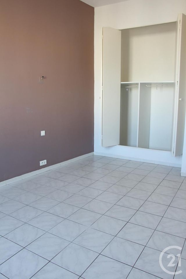 Appartement F3 &agrave; louer - 3 pi&egrave;ces - 67,40 m2 - Arles - 13 - PROVENCE-ALPES-COTE-D-AZUR