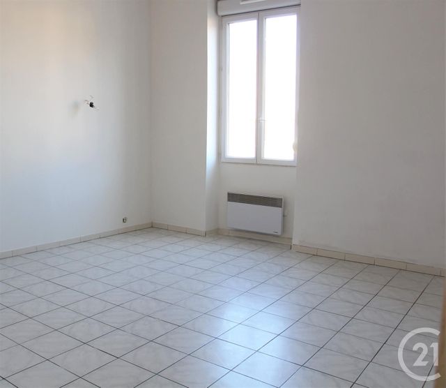 Appartement F3 &agrave; louer - 3 pi&egrave;ces - 67,40 m2 - Arles - 13 - PROVENCE-ALPES-COTE-D-AZUR