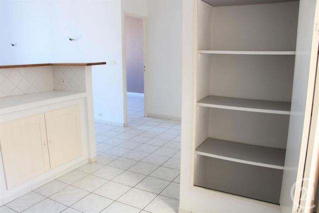 Appartement F3 &agrave; louer - 3 pi&egrave;ces - 67,40 m2 - Arles - 13 - PROVENCE-ALPES-COTE-D-AZUR