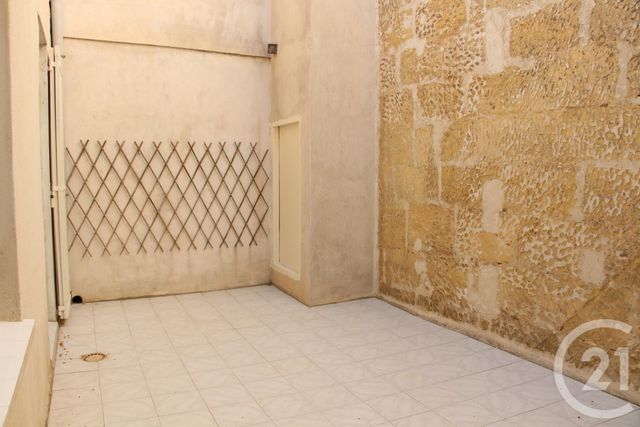 Appartement F3 &agrave; louer - 3 pi&egrave;ces - 67,40 m2 - Arles - 13 - PROVENCE-ALPES-COTE-D-AZUR