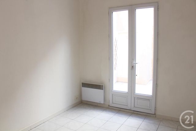 Appartement F3 &agrave; louer - 3 pi&egrave;ces - 67,40 m2 - Arles - 13 - PROVENCE-ALPES-COTE-D-AZUR