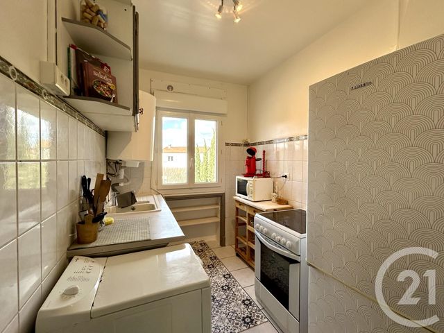 Appartement T4 &agrave; louer - 4 pi&egrave;ces - 76,74 m2 - Arles - 13 - PROVENCE-ALPES-COTE-D-AZUR