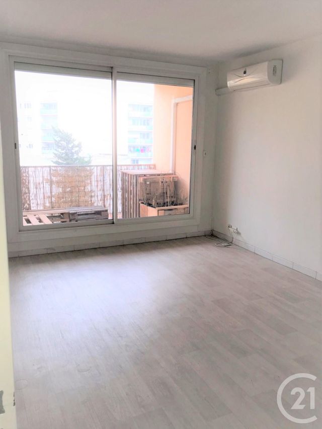 Appartement T4 &agrave; louer - 4 pi&egrave;ces - 75,55 m2 - Arles - 13 - PROVENCE-ALPES-COTE-D-AZUR