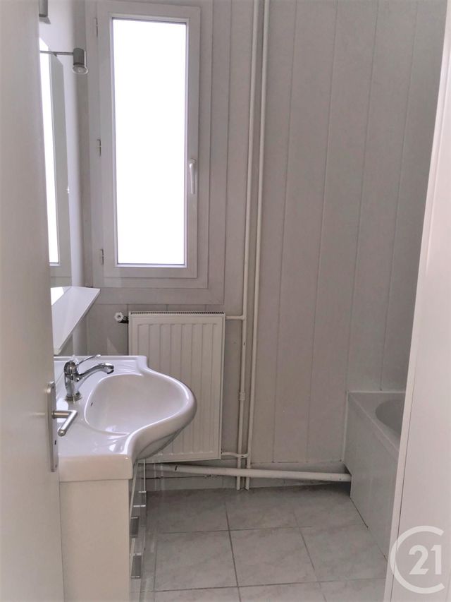 Appartement T4 &agrave; louer - 4 pi&egrave;ces - 75,55 m2 - Arles - 13 - PROVENCE-ALPES-COTE-D-AZUR