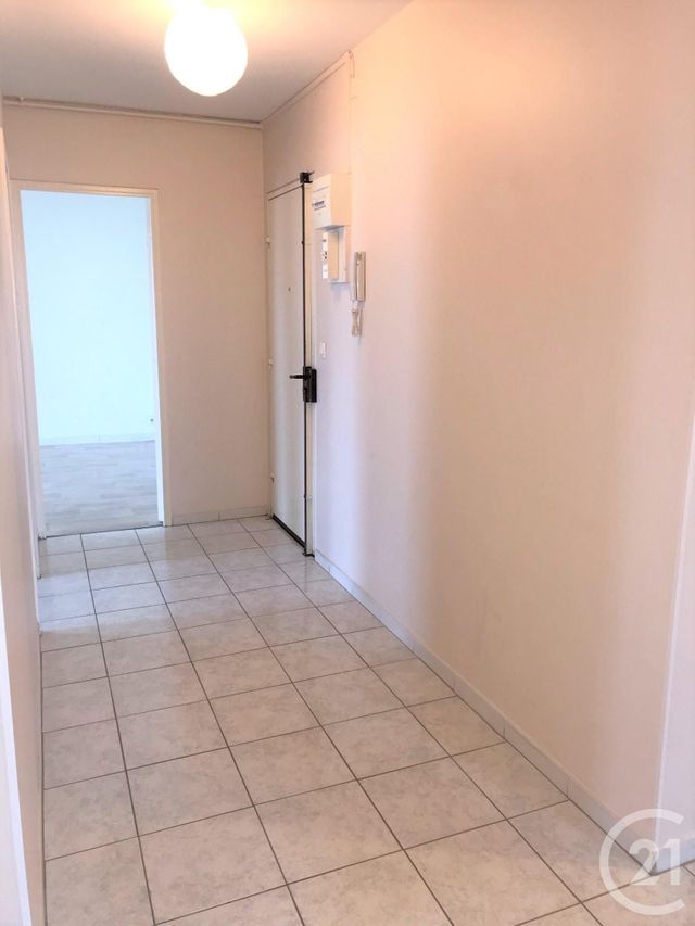 Appartement T4 &agrave; louer - 4 pi&egrave;ces - 75,55 m2 - Arles - 13 - PROVENCE-ALPES-COTE-D-AZUR
