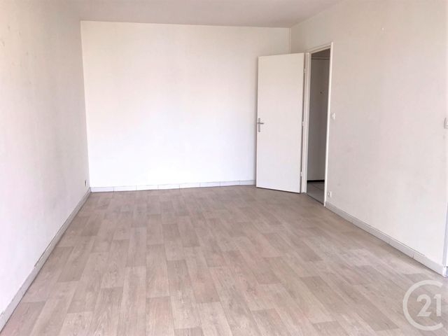 Appartement T4 &agrave; louer - 4 pi&egrave;ces - 75,55 m2 - Arles - 13 - PROVENCE-ALPES-COTE-D-AZUR