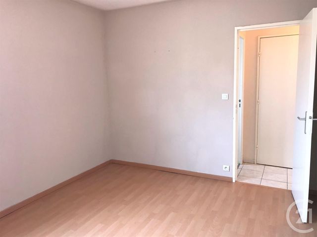 Appartement T4 &agrave; louer - 4 pi&egrave;ces - 75,55 m2 - Arles - 13 - PROVENCE-ALPES-COTE-D-AZUR